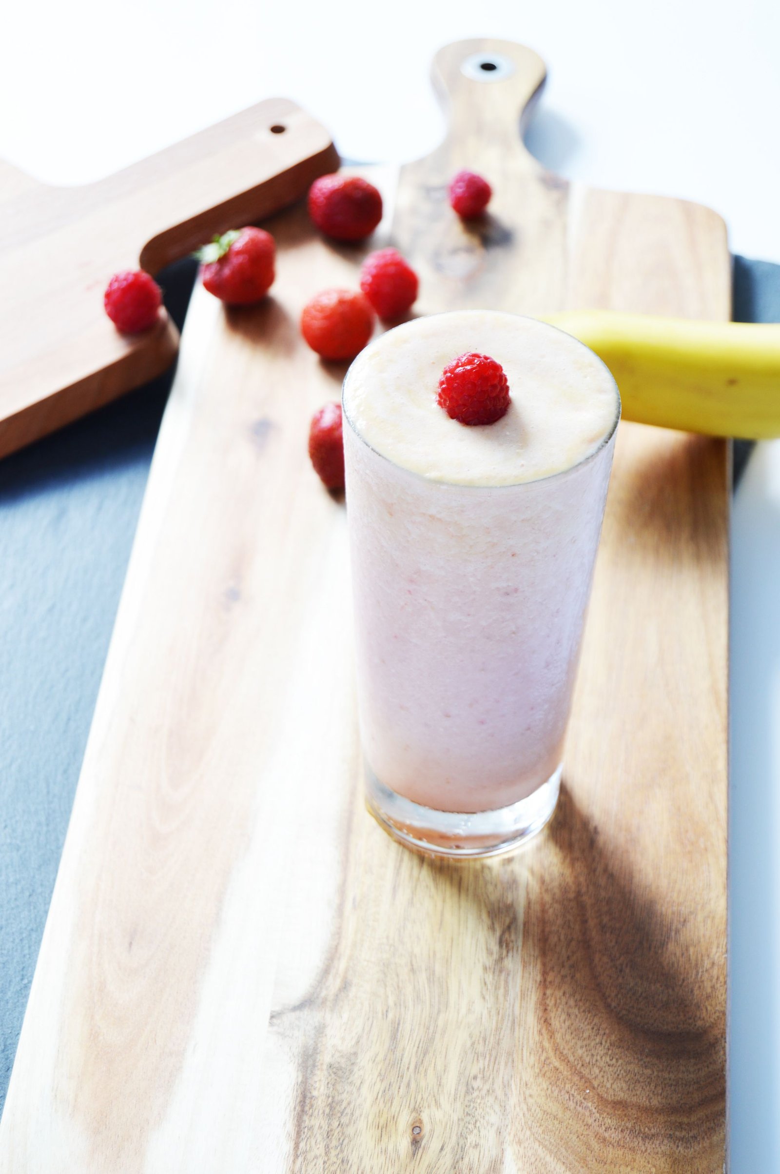 Strawberry banana smoothie combined with Pina Colada smoothie will give you the taste of summer. It is a light and easy smoothie , which only takes a few minutes to make.