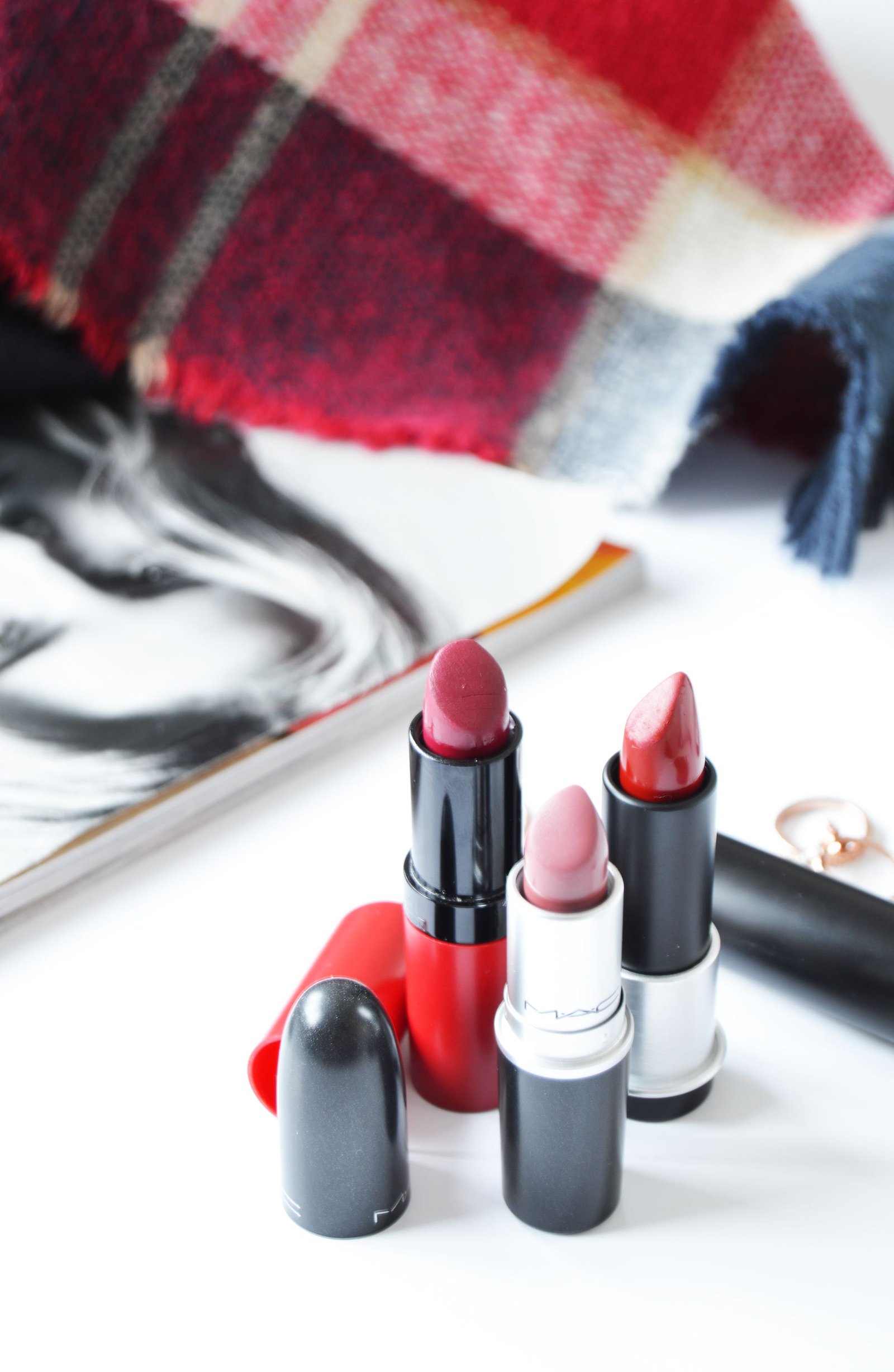 Autumn Bag Essentials you might want to carry around this season. Cold weather is not good for the skin so it is beast to keep it protected all the time. Also the seasonal lipstick colours should make their way into your handbag. Rimmel 107, Make Up For Ever M402 and MAC Twig can be perfect for day and night.
