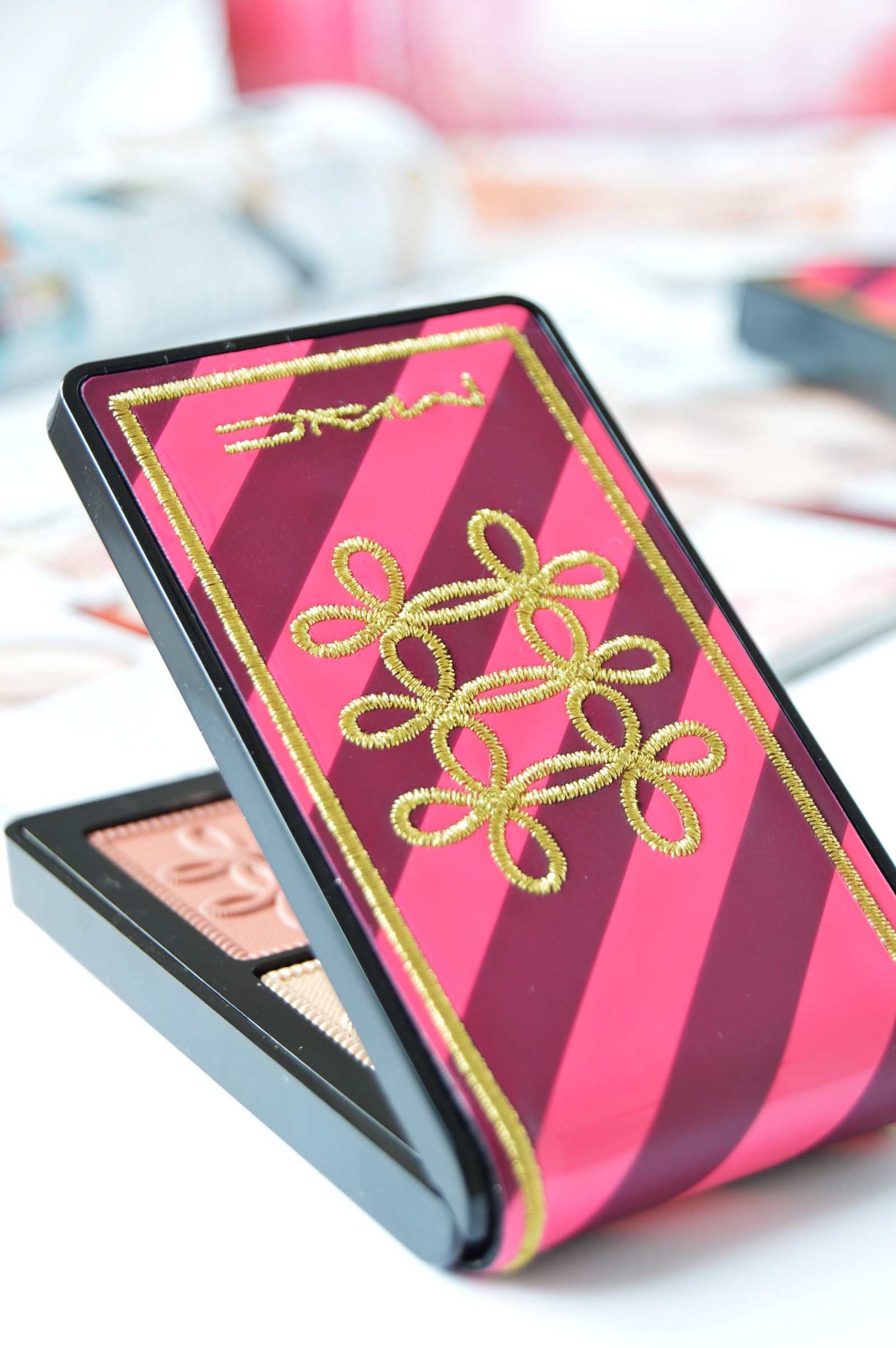 MAC Nutcracker Sweet Copper Face Compact contains Whisper of Gilt and Pleasure Model. Fuchsia&Burgundy packaging with gold embroidered accents is so festive and catchy. This is one of the holiday releases that you shouldn't miss out.