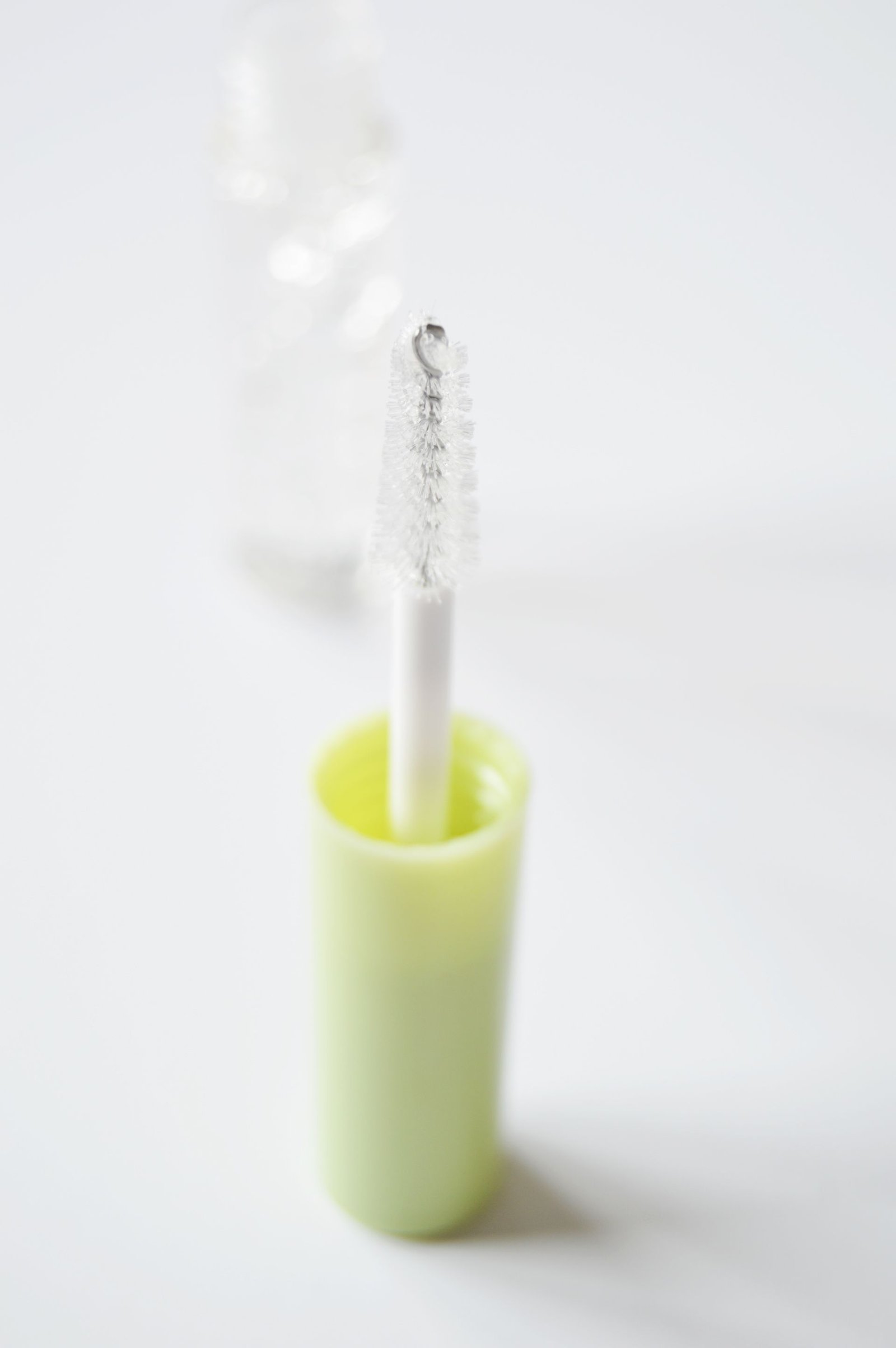 Pixi Brow Tamer claims to be the perfect finishing touch to any brow look, defining & shaping instantly. Pixi Brow Tamer will give you the softest brows so you won't need to worry about having crispy brows but the soft and natural brows.