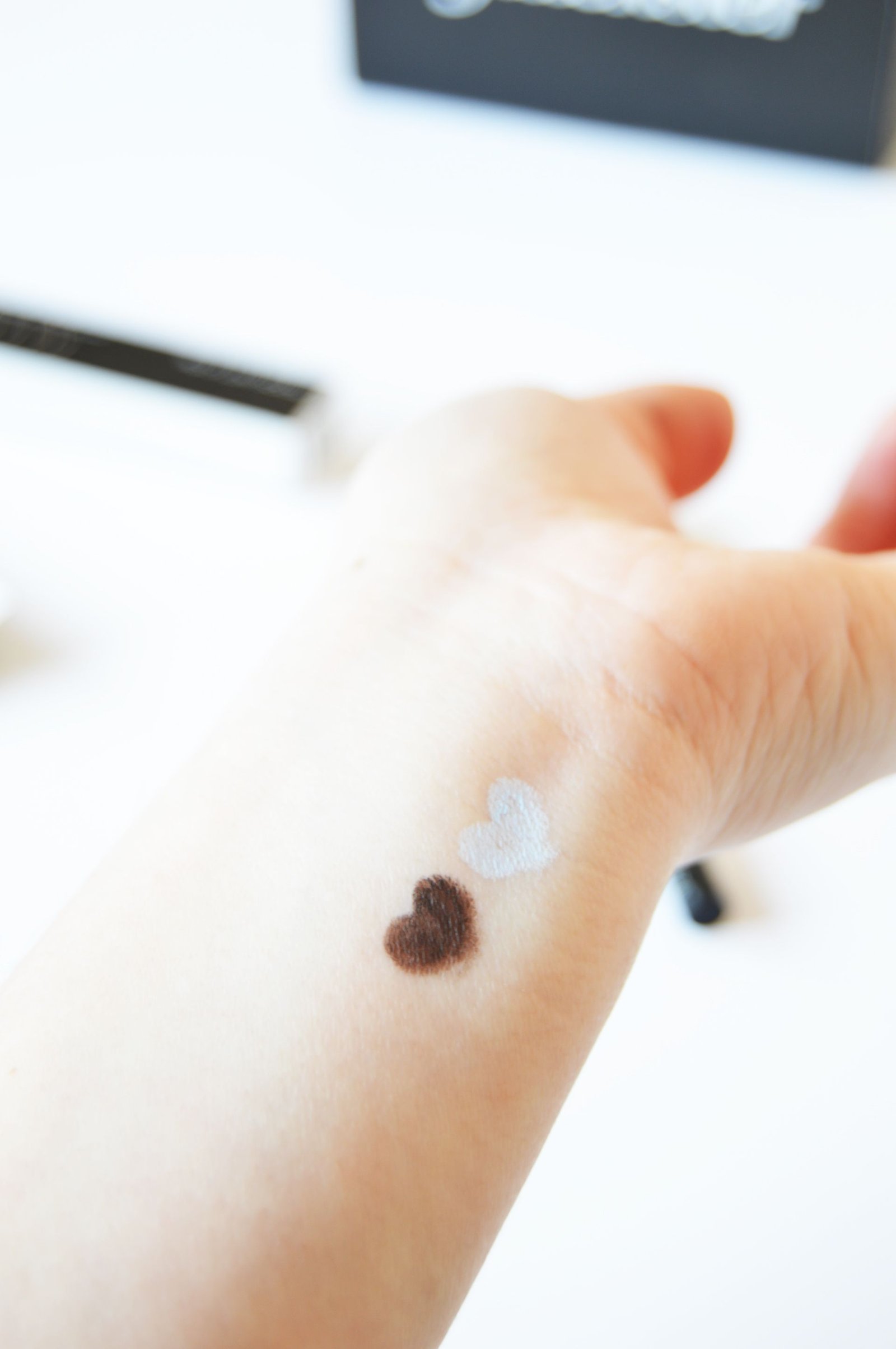 Marc Jacobs Matte Highliner Eye Crayon Earthquake and Deja Blue Swatches
