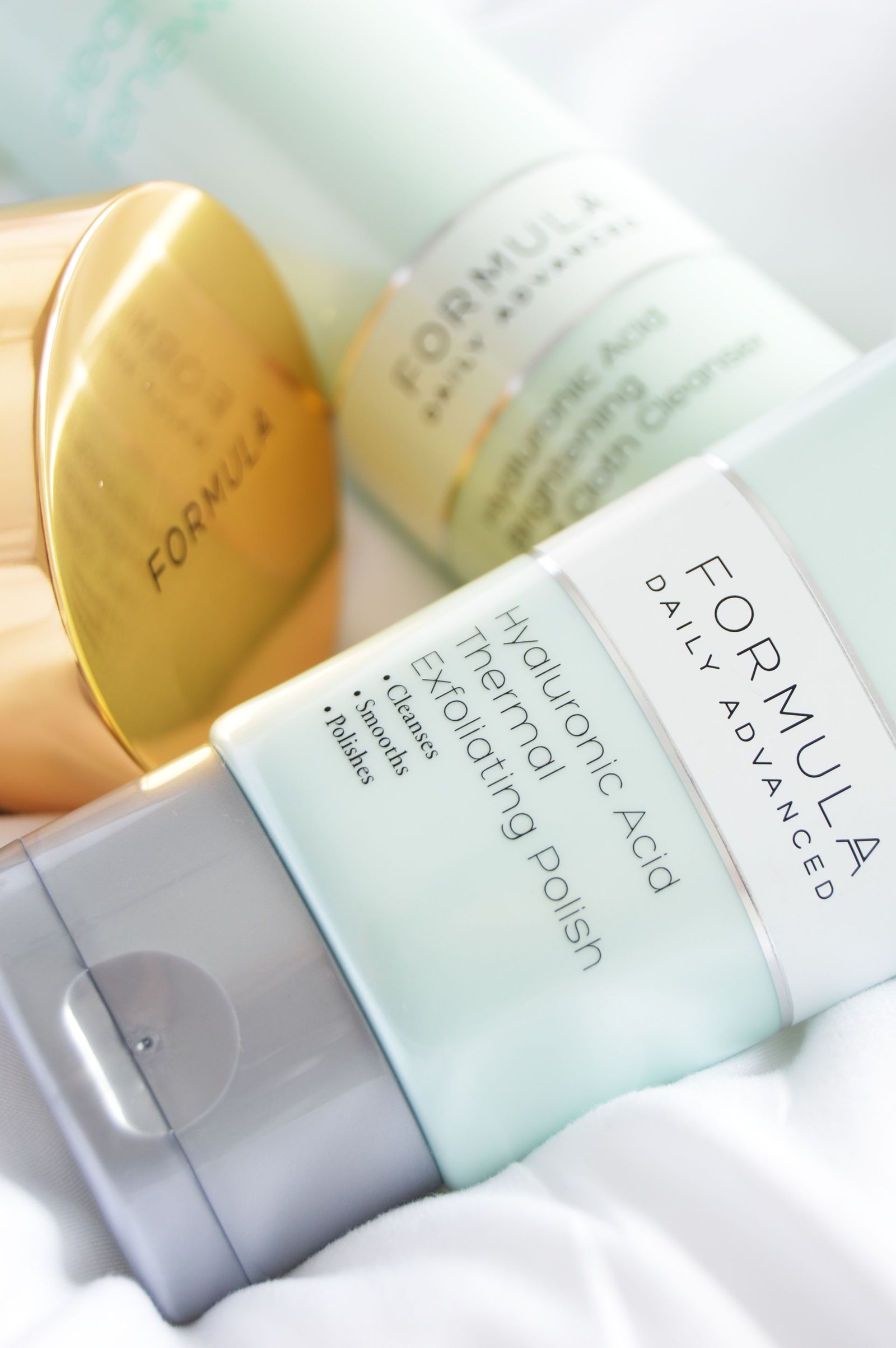 You don't always need to spend tons of money on skincare products. M&S FORMULA Skincare has many products that are reasonably priced and deliver! FORMULA Hyaluronic Acid Thermal Exfoliator Polish Review